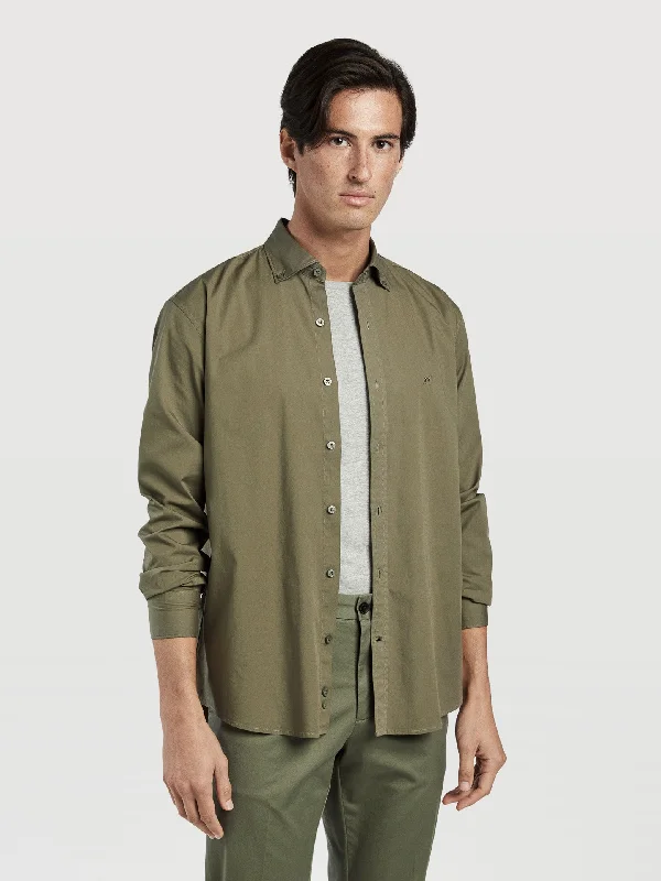 Sporty Essentials Timeless essential regular fit plain garment dye poplin shirt