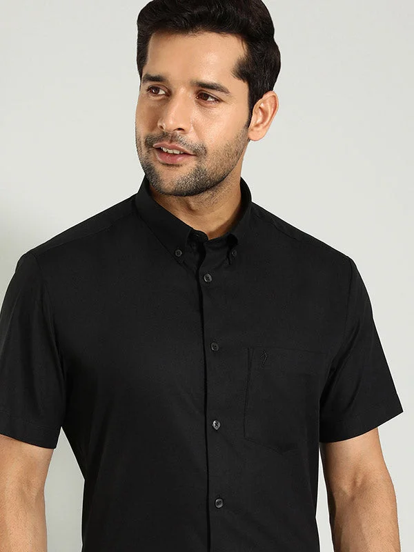 Men Solid Half Sleeve Cotton Blend Shirt