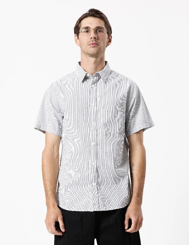 Relaxed Wearables Fashion Hoodies Seersucker Short Sleeve Shirt - Black/White